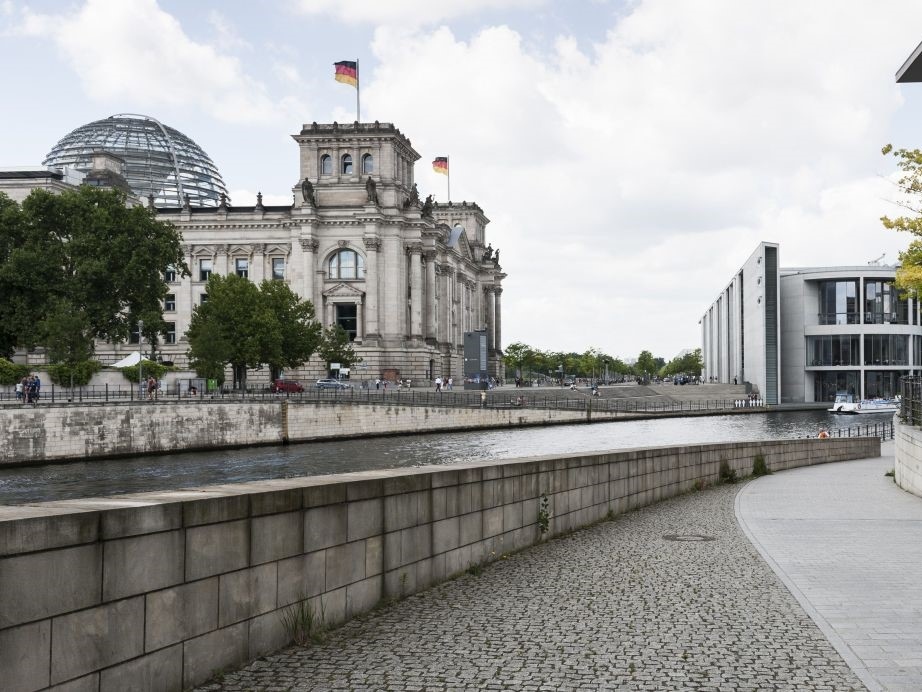 Außenansicht vom deutschen Bundestag
