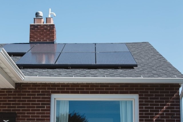 Solarpanels auf einem Dach