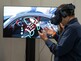 Mensch, der eine VR-Brille trägt